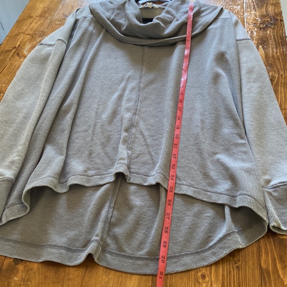 Lucky Brand gray high to low top, waffle fabric. Worn twice, good condition! - Picture 8 of 10